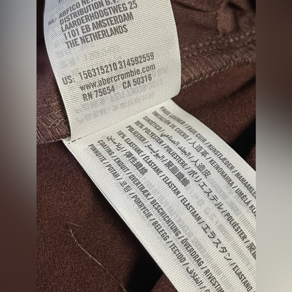 Abercrombie & Fitch Curve Love Criss-Cross Waist
Vegan Leather 90s Straight 22 - Picture 8 of 13